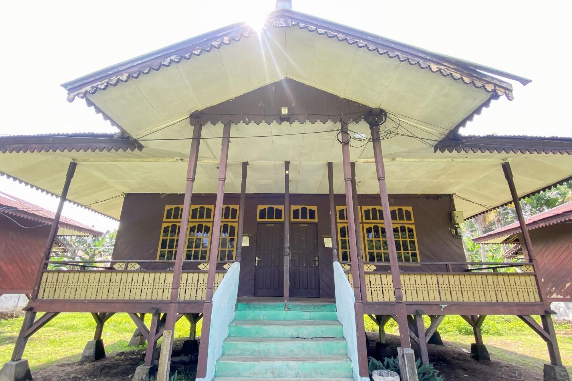 Hotel Pantai Panjang Bengkulu Redpartner Экстерьер фото