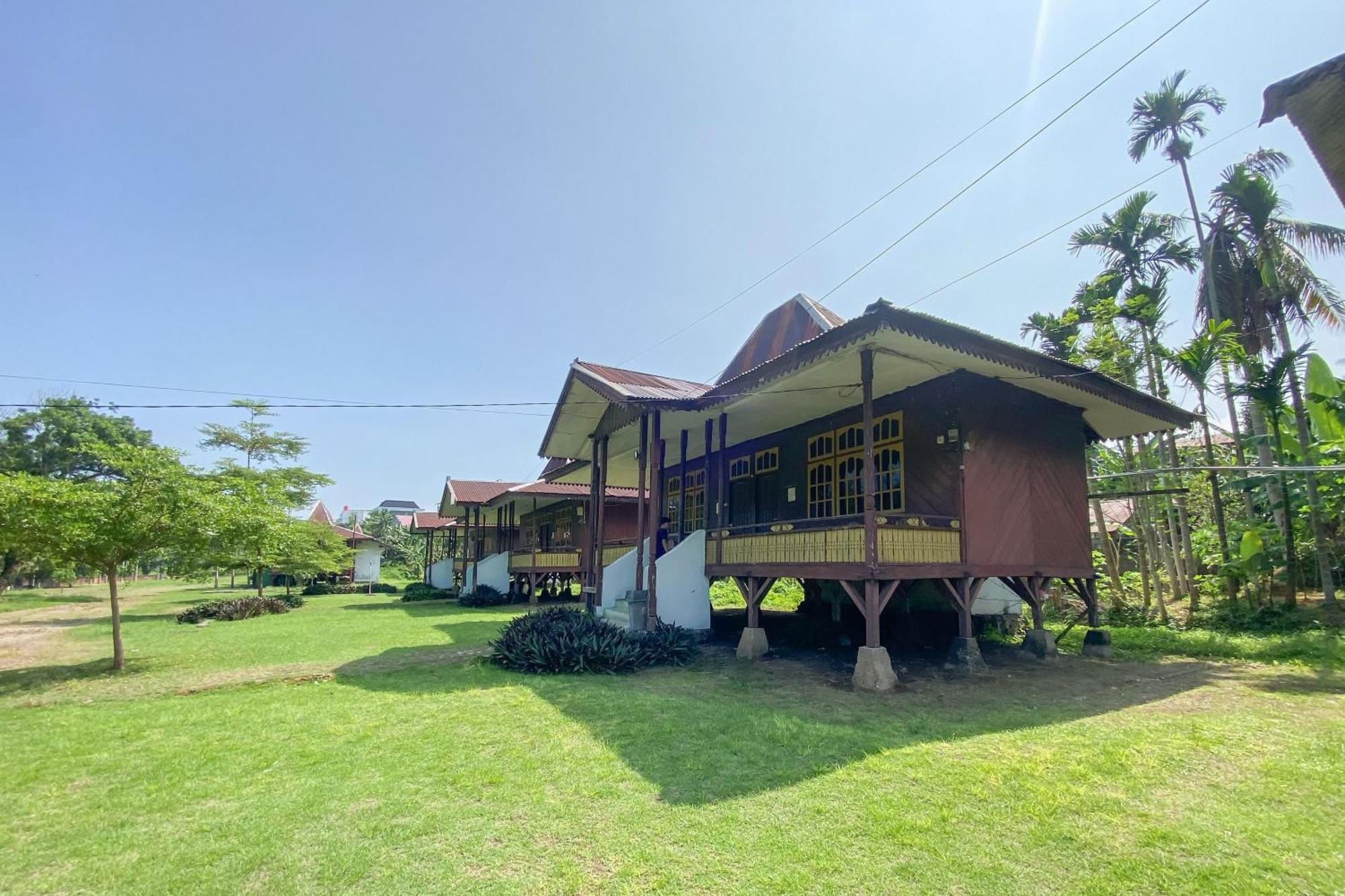 Hotel Pantai Panjang Bengkulu Redpartner Экстерьер фото